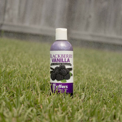 Jeffers Pet Blackberry Vanilla pH-Neutral Shampoo, 17 oz - Soap & Detergent Free, Tearless Pet Grooming Shampoo with Aloe Vera, Coconut Extract, Vitamins A D E, Concentrated Formula, Made in USA